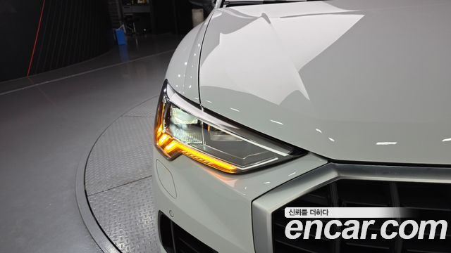 Audi Q3 2020 — photo 8