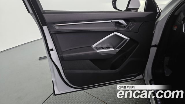 Audi Q3 2020 — photo 14