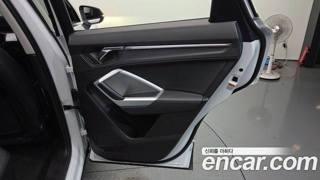 Audi Q3 2020 — photo 15