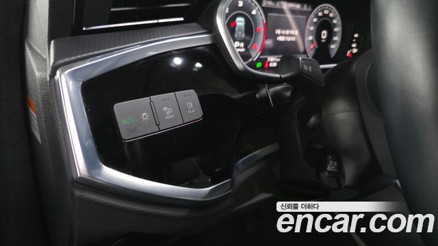 Audi Q3 2020 — photo 27