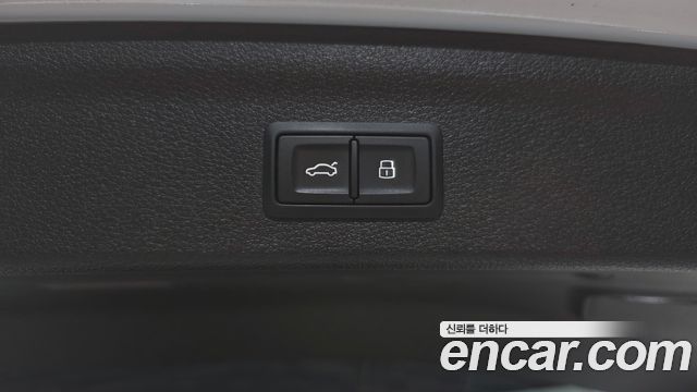 Audi Q3 2020 — photo 30