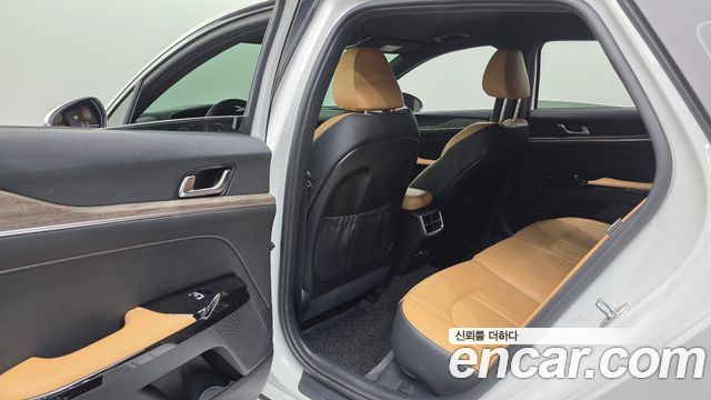 Kia K5 2022 — photo 24