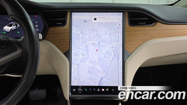 Tesla Model X 2019 — photo 17