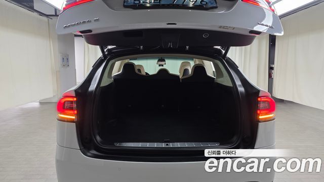 Tesla Model X 2019 — photo 21