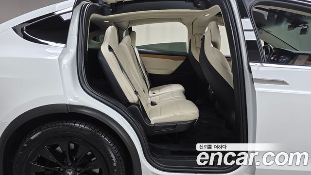 Tesla Model X 2019 — photo 22
