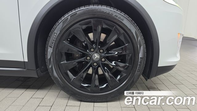 Tesla Model X 2019 — photo 7