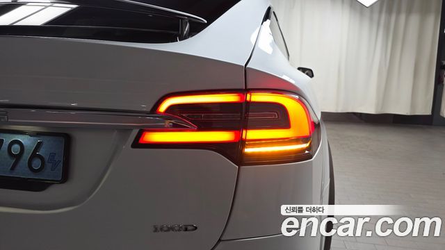 Tesla Model X 2019 — photo 9