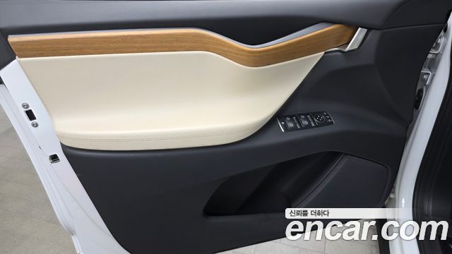 Tesla Model X 2019 — photo 14