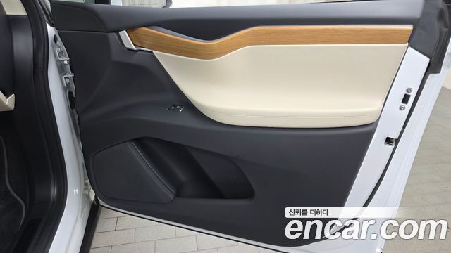 Tesla Model X 2019 — photo 15