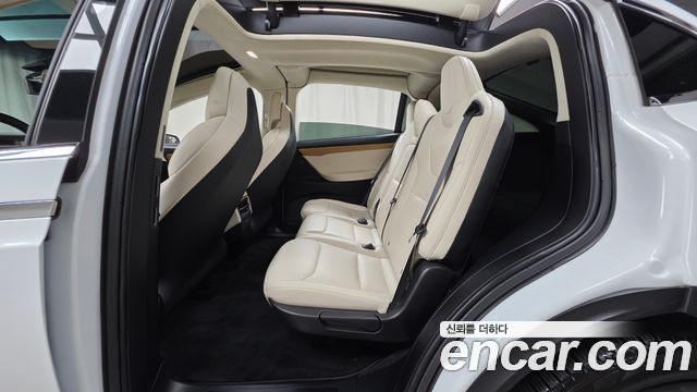 Tesla Model X 2019 — photo 16