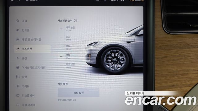 Tesla Model X 2019 — photo 27
