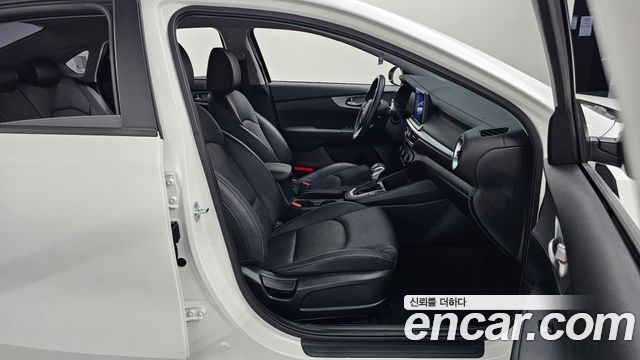 Kia K3 2022 — photo 11