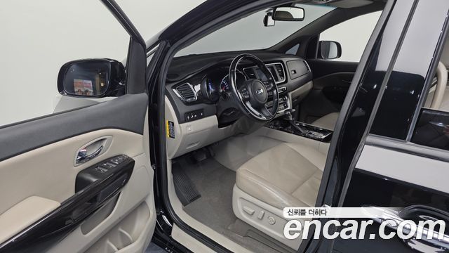 Kia Canival 2019 — photo 10