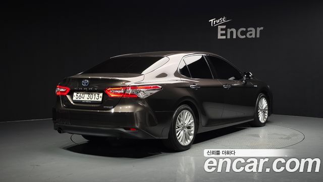 Toyota Camry 2019 — photo 2