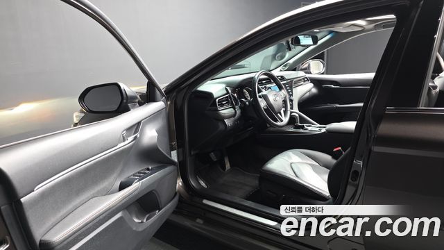 Toyota Camry 2019 — photo 13