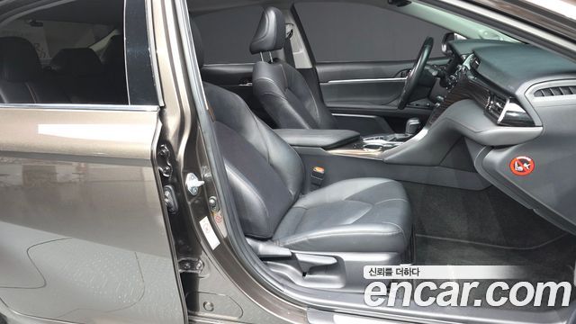 Toyota Camry 2019 — photo 17