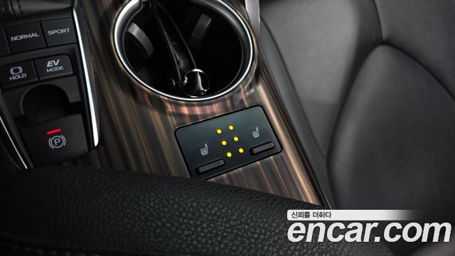 Toyota Camry 2019 — photo 24