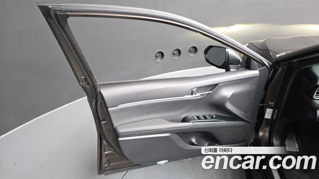 Toyota Camry 2019 — photo 14