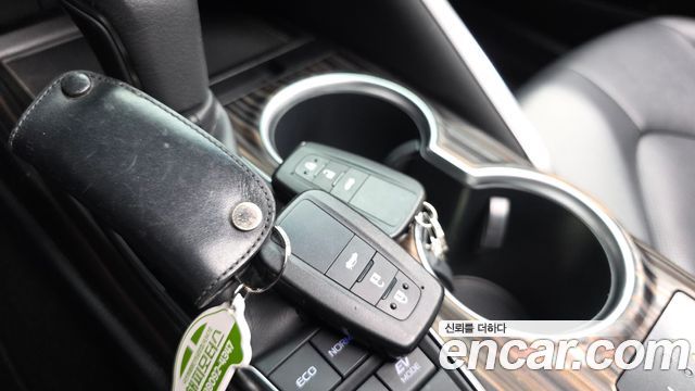 Toyota Camry 2019 — photo 31