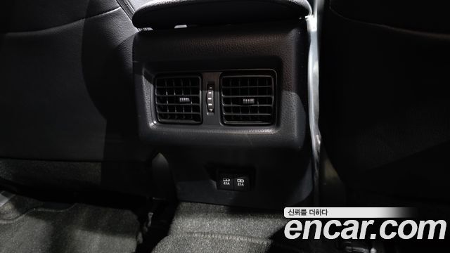 Toyota Camry 2019 — photo 32