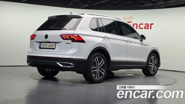 Volkswagen Tiguan 2021 — photo 2