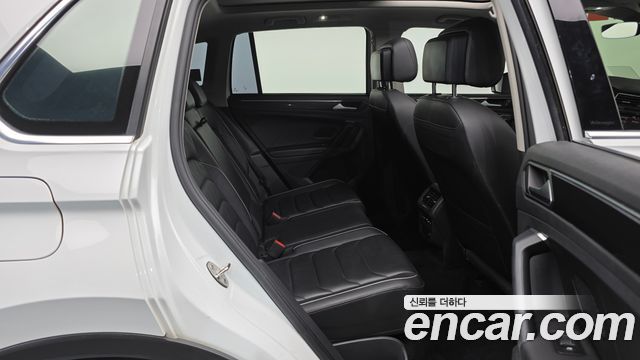 Volkswagen Tiguan 2021 — photo 11