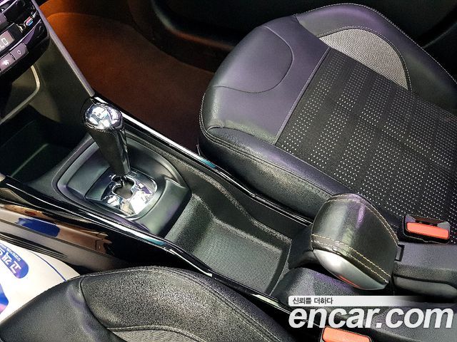 Peugeot 2008 2015 — photo 9