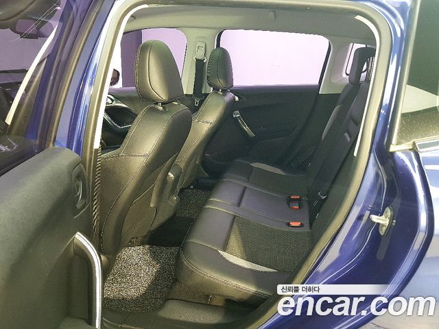 Peugeot 2008 2015 — photo 11