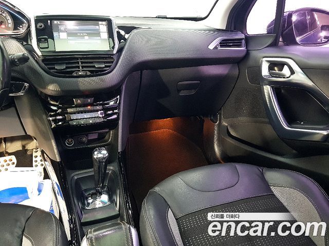 Peugeot 2008 2015 — photo 12