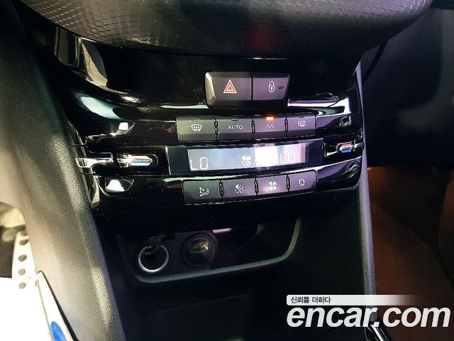 Peugeot 2008 2015 — photo 14