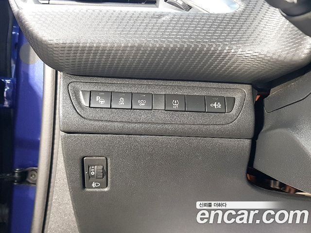 Peugeot 2008 2015 — photo 15