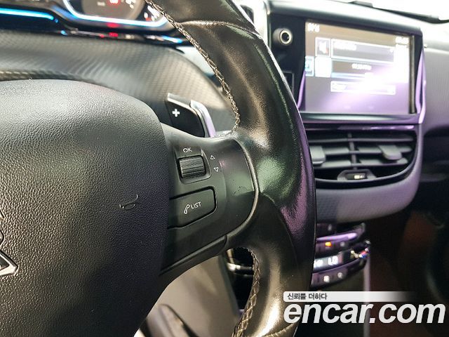 Peugeot 2008 2015 — photo 18