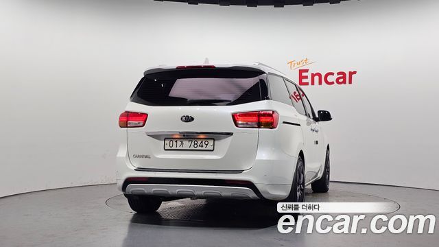 Kia Canival 2016 — photo 4