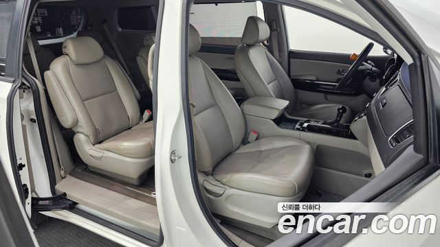 Kia Canival 2016 — photo 11