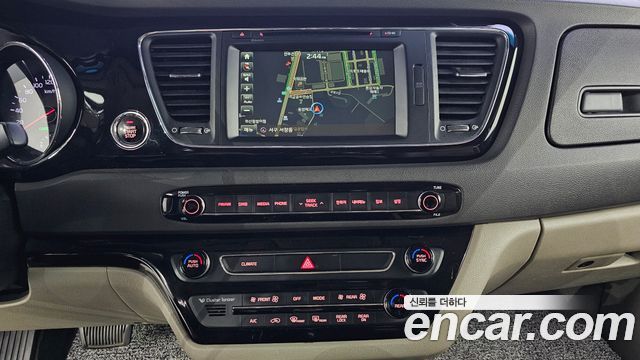 Kia Canival 2016 — photo 13