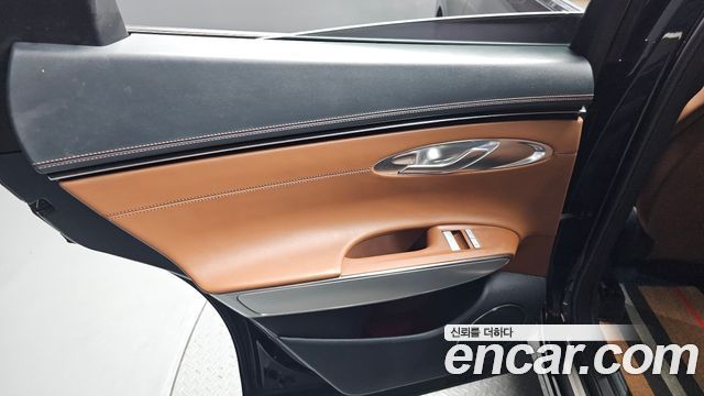 Genesis GV70 2021 — photo 15