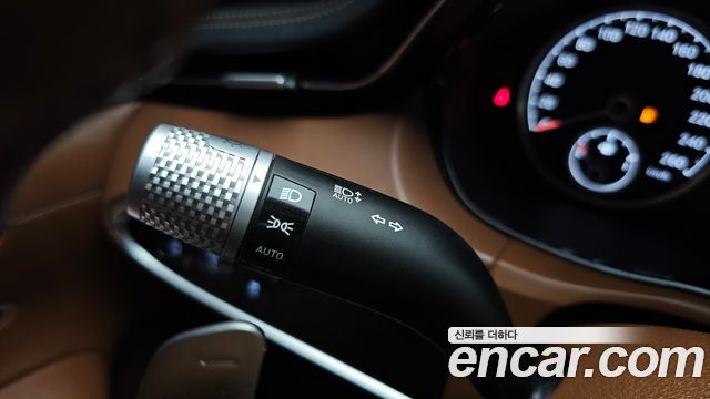 Genesis GV70 2021 — photo 28