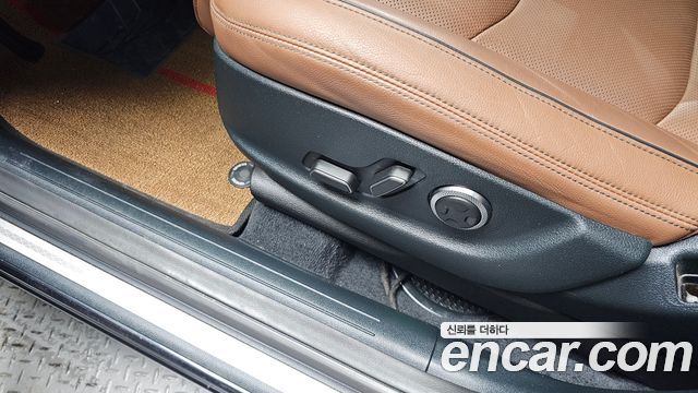 Genesis GV70 2021 — photo 32