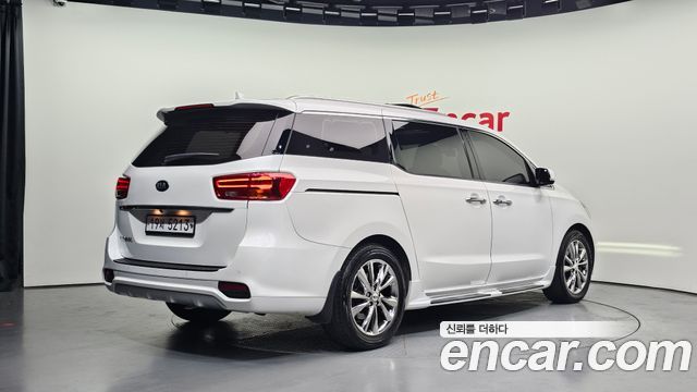 Kia Canival 2019 — photo 2