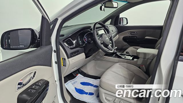 Kia Canival 2019 — photo 10