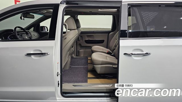 Kia Canival 2019 — photo 11
