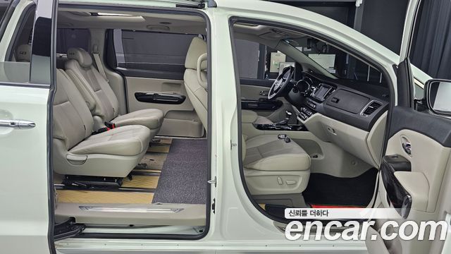 Kia Canival 2019 — photo 12