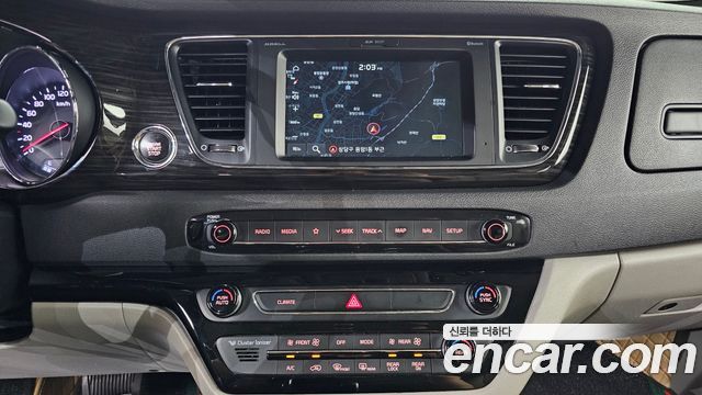 Kia Canival 2019 — photo 15