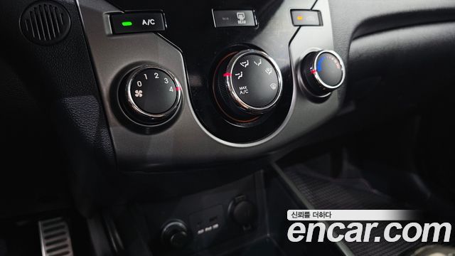 Kia Porte 2010 — photo 17