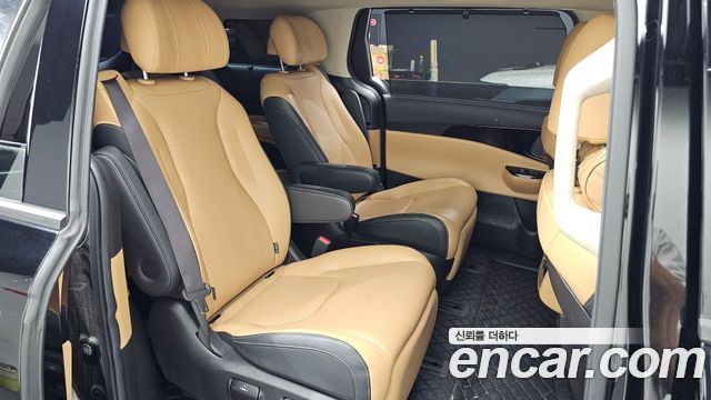 Kia Canival 2021 — photo 16