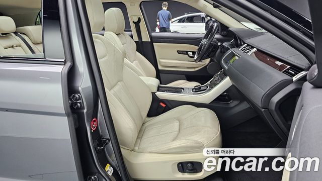 Land Rover Range Rover Evoque 2018 — photo 16