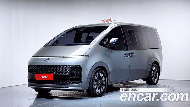Hyundai Staria 2023 — photo 1