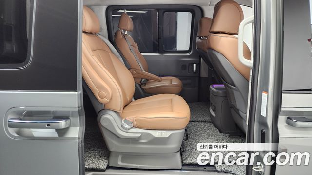 Hyundai Staria 2023 — photo 11