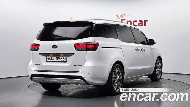 Kia Canival 2016 — photo 2