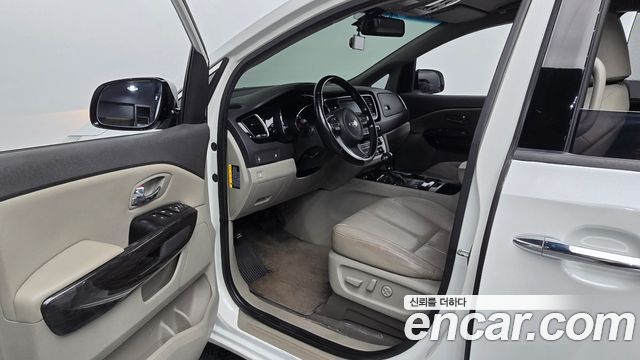 Kia Canival 2016 — photo 10